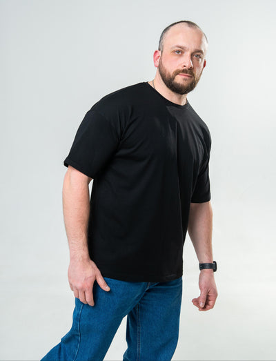 Чоловіча чорна футболка вільного крою