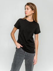 Жіноча чорна базова футболка