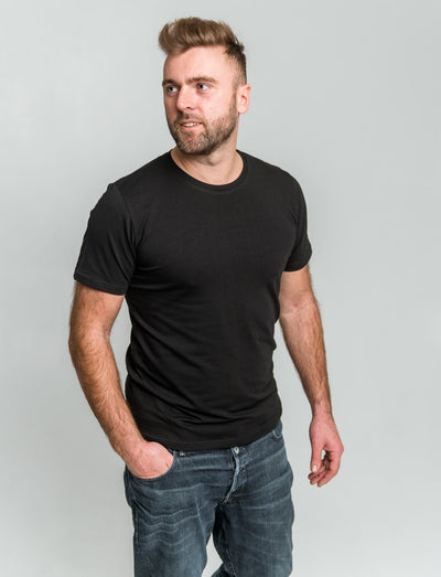 Чоловіча чорна базова футболка